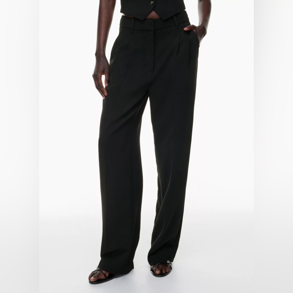 Aritzia “Wilfred” Effortless Pants - Black - Size 4